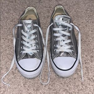 Women’s converse size 7